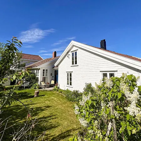 4 Værelses Hyggeligt Hjem I Flekkerøy Feriehus *