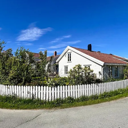 4 Værelses Hyggeligt Hjem I Flekkerøy